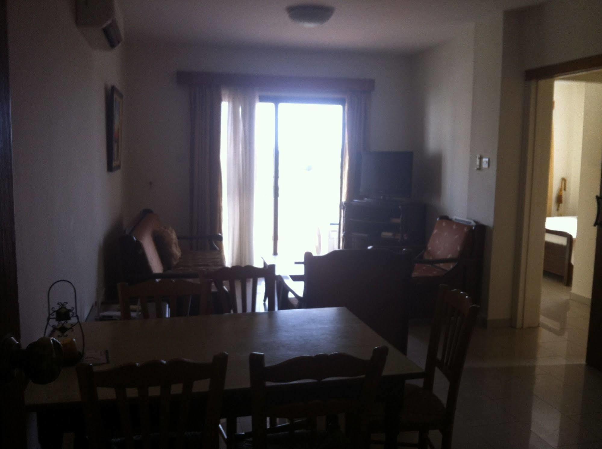 Zakos Court Apartments Larnaca Dış mekan fotoğraf